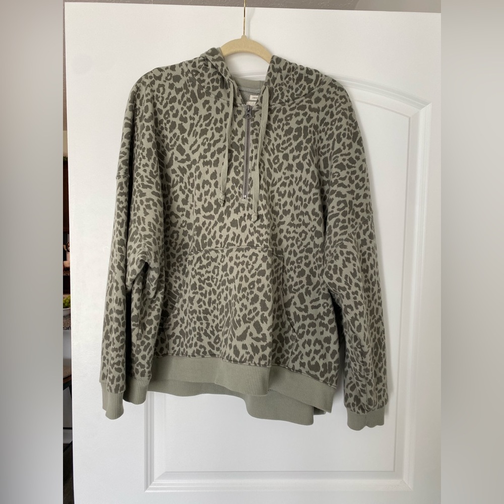 American Eagle 1/4 Zip Oversized Cheetah Hoodie L